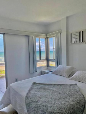 Apartamento Três Quartos, Frente Mar, em Meia Praia - Itapema